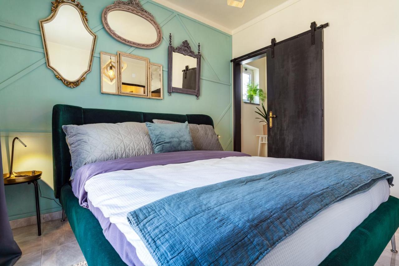 Arty Vintage Townhouse With Rooftop Shower & Sun Loungers Olhao Exterior photo