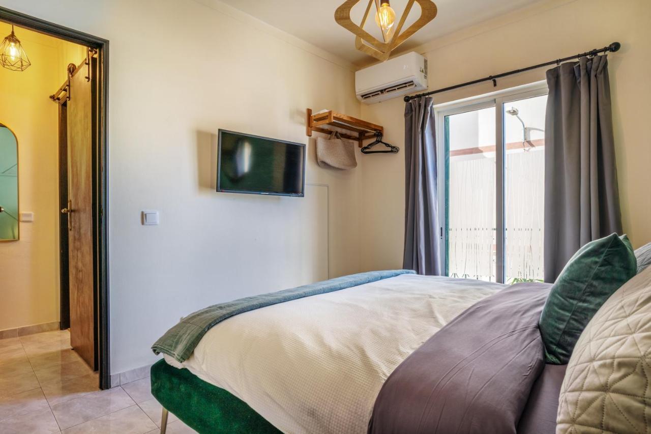 Arty Vintage Townhouse With Rooftop Shower & Sun Loungers Olhao Exterior photo